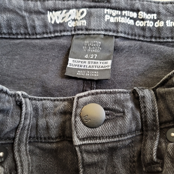 Mossimo High Rise Super Stretch Distressed Black Denim Shorts Size 4/27 - Picture 3 of 3